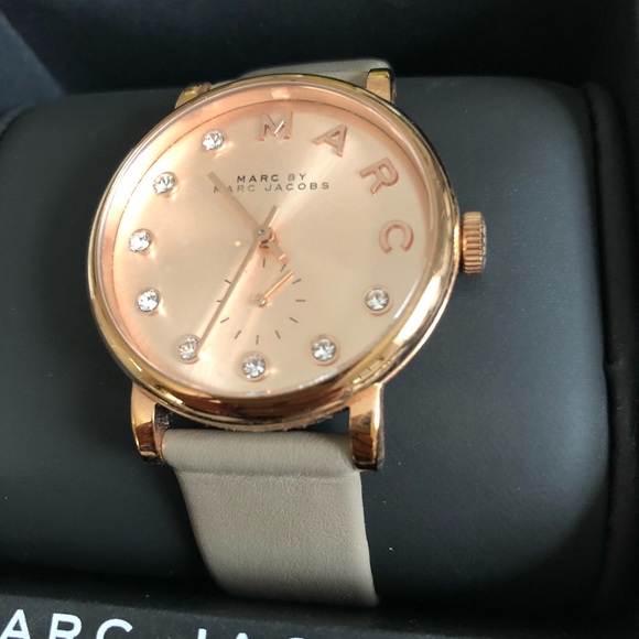 Marc Jacobs Watch - Picture 2 of 2